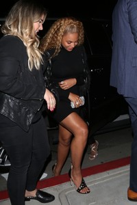 beyonce-dundas-traveling-flagship-cocktail-party-in-la-7.jpg