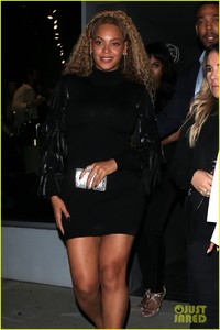 beyonce-kelly-rowland-step-out-for-dundasworld-store-opening-01.jpg