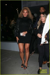 beyonce-kelly-rowland-step-out-for-dundasworld-store-opening-12.jpg