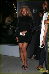 beyonce-kelly-rowland-step-out-for-dundasworld-store-opening-17.jpg