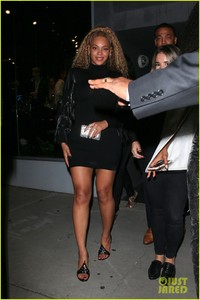 beyonce-kelly-rowland-step-out-for-dundasworld-store-opening-19.jpg