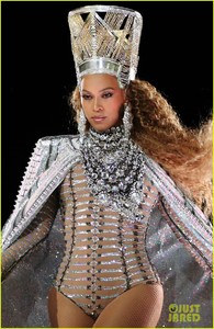 beyonce-slays-the-stage-during-coachella-weekend-2-performance-01.thumb.jpg.230a663613d4dcf64bdecdf02f4fae29.jpg