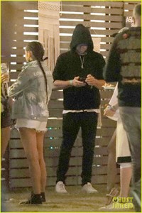 camila-morrone-rests-head-leonardo-dicaprios-lap-03.jpg