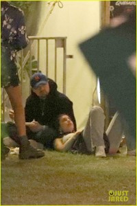 camila-morrone-rests-head-leonardo-dicaprios-lap-05.jpg