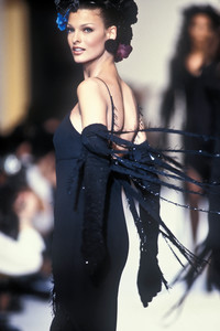 chanel-fw-1992-5.thumb.jpg.8029dfb38df9b060e878587282204803.jpg