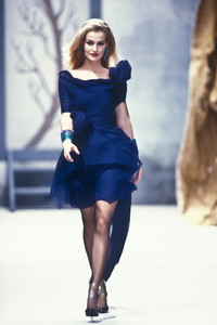 chanel-hc-fw-1991-2.thumb.jpg.e8cab98f1f2b519618c4b646f4d76800.jpg