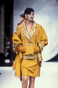 christian-dior-hc-fw-1992-1.thumb.jpg.10a301e9492906ecbdeca1195b72ab63.jpg