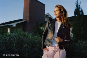 cindy-crawford-stills-as-face-of-new-ad-campaign-photos-01.jpg