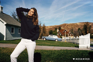 cindy-crawford-stills-as-face-of-new-ad-campaign-photos-02.jpg