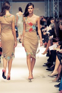 collette-dinnigan-ss-2001-3.thumb.jpg.d8d10110eef9c9918ac6633f153c2455.jpg