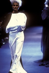 comme-des-garcons-fw-1992-1.thumb.jpg.4b35aee237f6bdfe1e2a8f6a90ce00ff.jpg