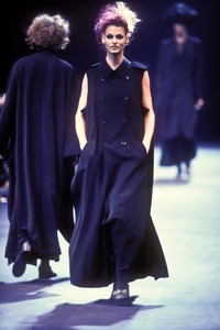 comme-des-garcons-fw-1992-4.thumb.jpg.ecdfc458efea8bbb364c85575b747ab0.jpg