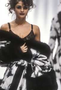 complice-fw-1991-24.thumb.jpg.42e747e1fe76b88e81525295f139df3f.jpg