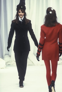 complice-fw-1992-14.thumb.jpg.ccc248c0258e801b0bac78602d748d9b.jpg