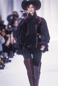 complice-fw-1993-7.thumb.jpg.c7a2afffca05f47923517e81ed5b133e.jpg