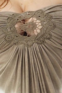 darina_aj574-14_bro_detail.jpg