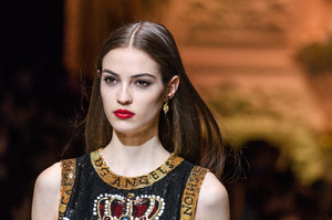 dolce-e-gabbana-clp-rf18-5150.thumb.jpg.1080a6f2d8c2f5914384b56dd5839918.jpg