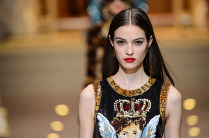 dolce-e-gabbana-clpa-rf18-0824.thumb.jpg.accc9f892dbbbdc140517c83174be47c.jpg