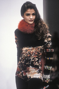 dolce-gabbana-fw-1991-2.thumb.jpg.9270f3e10b9bd7eb72c0d2bf0b0ef29d.jpg