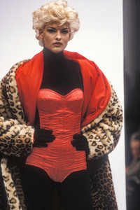 dolce-gabbana-fw-1991-4.thumb.jpg.5213ba5205a765b53c08ebed3ac37ae0.jpg