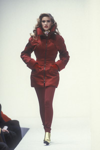 dolce-gabbana-fw-1992-1.thumb.jpg.5b4b13778f850e3097e64131fefff4ab.jpg