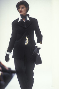 dolce-gabbana-fw-1992-10.thumb.jpg.064fe9b84fbe663fc5ec1342dc4b3e79.jpg