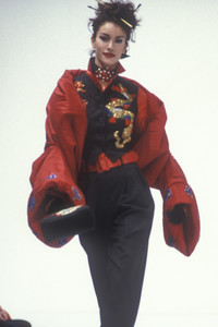 dolce-gabbana-fw-1992-12.thumb.jpg.67a7111e6bea9bf09947493502bd6707.jpg