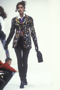 dolce-gabbana-fw-1992-16.thumb.jpg.2b7c227f156c7425a3d84cb89d6df1b3.jpg