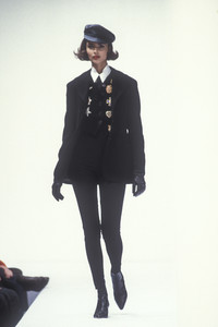 dolce-gabbana-fw-1992-23.thumb.jpg.befe08297c82728e83da4f82822aa524.jpg