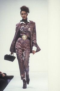 dolce-gabbana-fw-1992-30.thumb.jpg.94141573b20fe05219a7334d7924b30f.jpg