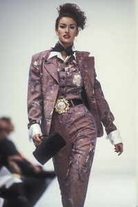 dolce-gabbana-fw-1992-31.thumb.jpg.5d94df78d6ae4bc3a17913467b7ab965.jpg