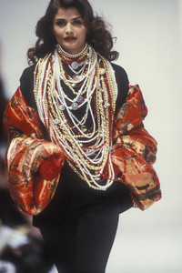 dolce-gabbana-fw-1992-39.thumb.jpg.fc9de56481726fb02b295ef874f64350.jpg