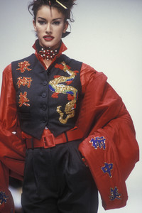 dolce-gabbana-fw-1992-45.thumb.jpg.c844c7da25f7b6d8f2df696880d1e718.jpg