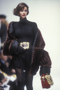 dolce-gabbana-fw-1992-49.thumb.jpg.1de6d625c3cd288ad09da81172a60b6d.jpg