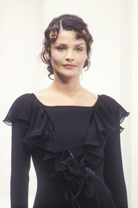 dolce-gabbana-fw-1993-21.thumb.jpg.2b6689f7a8f03ed011e67c176748b7dd.jpg