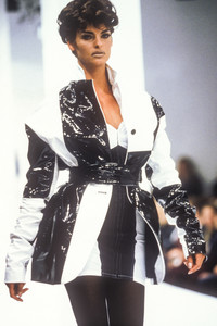 dolce-gabbana-ss-1991-2.thumb.jpg.d405abd76ce4247dbee97af5ebc968a1.jpg