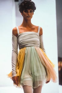 dolce-gabbana-ss-1991-3.thumb.jpg.08072f5a18ef2777b18360cec4311cc2.jpg