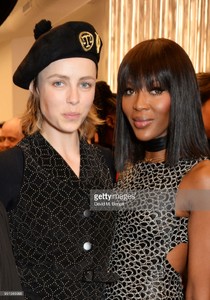 edie_alaia_26apr18_gettyimages_18.thumb.jpg.fe085b78c92480a100738297db3f7217.jpg