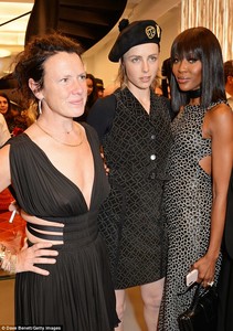 edie_azzedinealaia_opening_26apr18_dailymail_7.thumb.jpg.8b839b5dbb4abba0642b619890c2a9fd.jpg