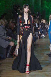 elie-saab-rs18-1355.thumb.jpg.ae569ce752a369ad1326b75622b38560.jpg