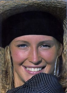 elle_fr_6_july_1987_8.thumb.jpg.b0c82d03121977a8626f4b04278def7b.jpg