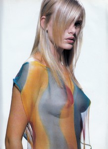 elle_uk_apr_1990_5.thumb.jpg.837e6094e9f5315e73ce4401cd0b7b3f.jpg