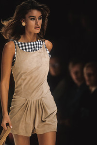 emporio-armani-ss-1992-1.thumb.jpg.0687c42305d25f22ec88b47c2d349a0e.jpg