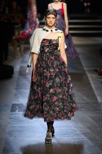 erdem-rs18-6306.thumb.jpg.98848c82a0084c21c1d29239d8828d23.jpg