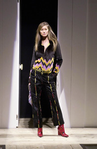 fendi-fw-2000-1.thumb.jpg.fa6b4f002b7c791c0e3120ac62be0281.jpg