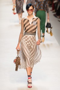 fendi-rs18-0789.thumb.jpg.5148281473ab6e116f4620ce427e66ba.jpg