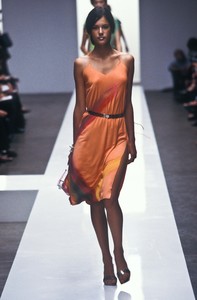 fendi-ss-2000-2.thumb.jpg.3c73066e0d9aaf9566c8684e33dca744.jpg