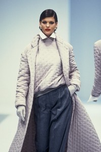 gianfranco-ferre-fw-1992-2.thumb.jpg.7fb99cf9e29c91e7fb09d9b100cbba91.jpg