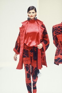 gianfranco-ferre-fw-1992-3.thumb.jpg.92ce3ff00696d99eccd852fc3bbb33a0.jpg