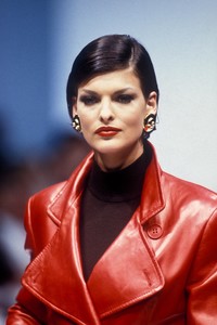 gianfranco-ferre-fw-1992-5.thumb.jpg.308cb6f587875ea7df8c4361411b55a4.jpg